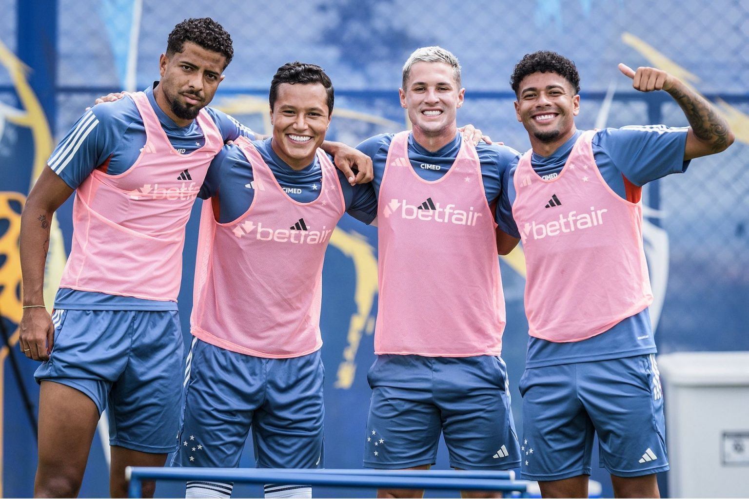 Zagueiro do Cruzeiro passa por cirurgia no joelho e desfalcará time por toda temporada Zagueiro do Cruzeiro passa por cirurgia no joelho e desfalcará time por toda temporada