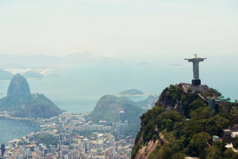 Designers cariocas podem vencer R$ 80 mil em concurso para carca do Rio Capital Mundial do Livro 2025