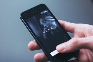 Uber lança novo sistema de bloqueio: motoristas podem evitar passageiros com notas baixas Uber lança novo sistema de bloqueio: motoristas podem evitar passageiros com notas baixas