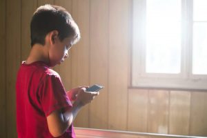 Uso de celulares por crianças de 6 a 8 anos de idade sobe de 41% para 82%, revela estudo Uso de celulares por crianças de 6 a 8 anos de idade sobe de 41% para 82%, revela estudo