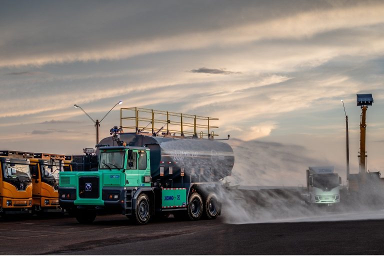 Setores de mineração e construção terão novo caminhão pipa elétrico