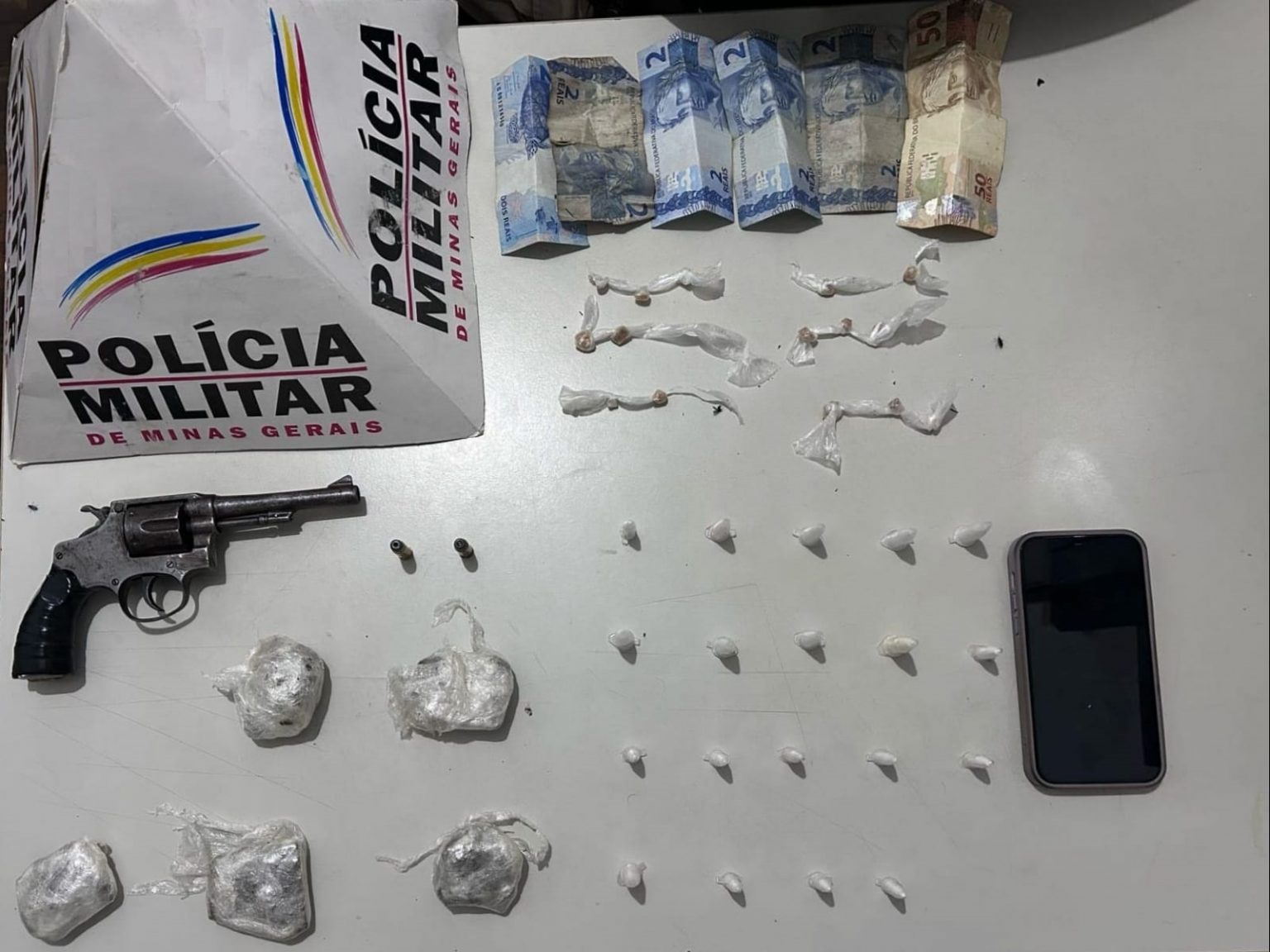 Polícia Militar prende suspeito de tráfico e porte ilegal de arma em evento de pré-carnaval em Itabirito Polícia Militar prende suspeito de tráfico e porte ilegal de arma em evento de pré-carnaval em Itabirito