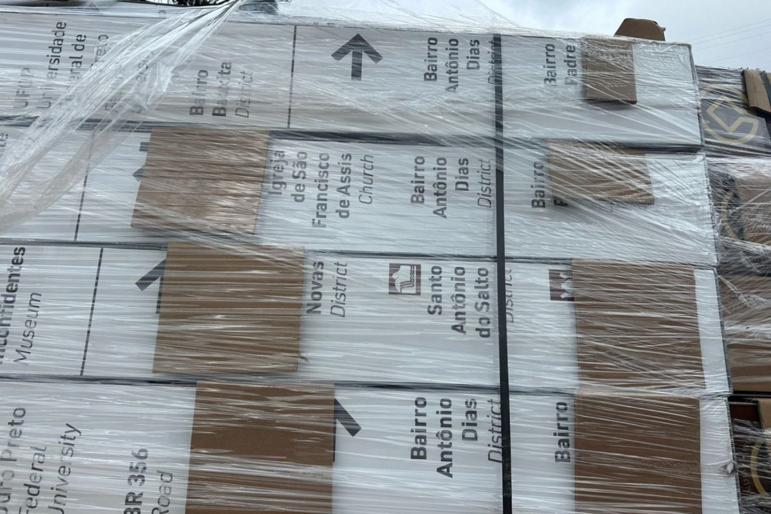 Ouro Preto recebe 149 placas de sinalização turística padronizada com QR Codes Ouro Preto recebe 149 placas de sinalização turística padronizada