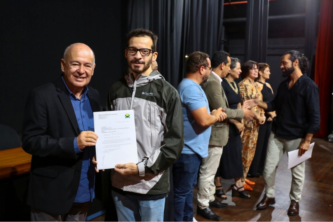 Ouro Preto dá posse a 174 servidores concursados para a Educação