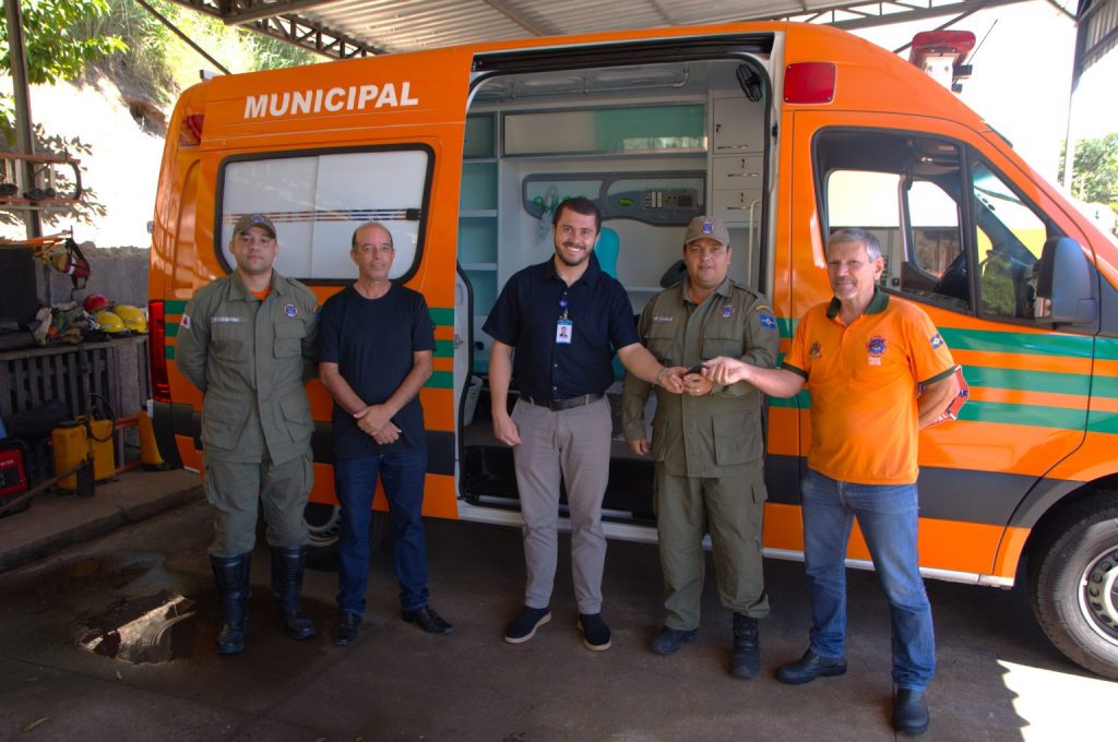 Prefeitura de Itabirito entrega nova ambulância à Brigada Municipal Prefeitura de Itabirito entrega nova ambulância à Brigada Municipal