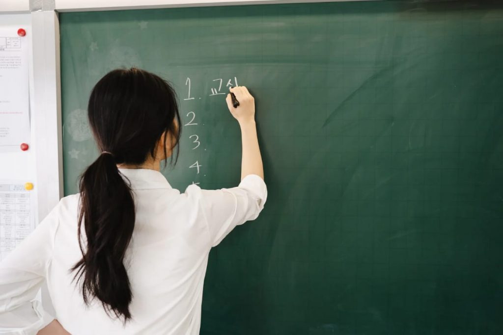 UFR divulga edital com 300 vagas em especializações EaD para professores em 2025 UFR divulga edital com 300 vagas em especializações EaD para professores em 2025