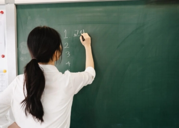 UFR divulga edital com 300 vagas em especializações EaD para professores em 2025