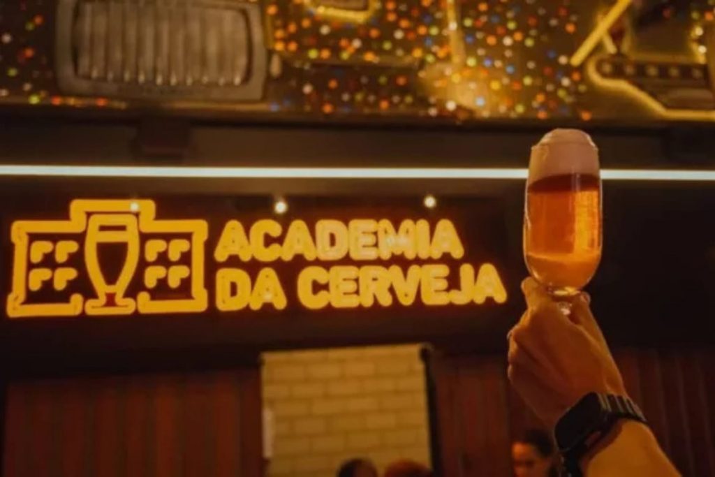 Ambev lança 3 mil bolsas de estudo em curso gratuito para mulheres no setor cervejeiro Ambev lança 3 mil bolsas de estudo em curso gratuito para mulheres no setor cervejeiro