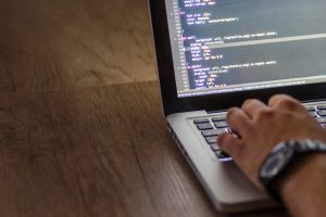 Grupo Boticário oferece 20 mil bolsas gratuitas em curso de tecnologia para pessoas em situação de vulnerabilidade Grupo Boticário oferece 20 mil bolsas gratuitas em curso de tecnologia para pessoas em situação de vulnerabilidade
