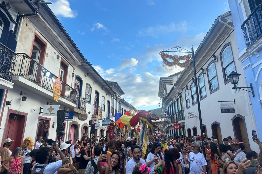 Carnaval de Ouro Preto recebe 60 mil foliões e movimenta R$ 55 milhões, revela prefeitura Carnaval de Ouro Preto recebe 60 mil foliões e movimenta R$ 55 milhões, revela prefeitura