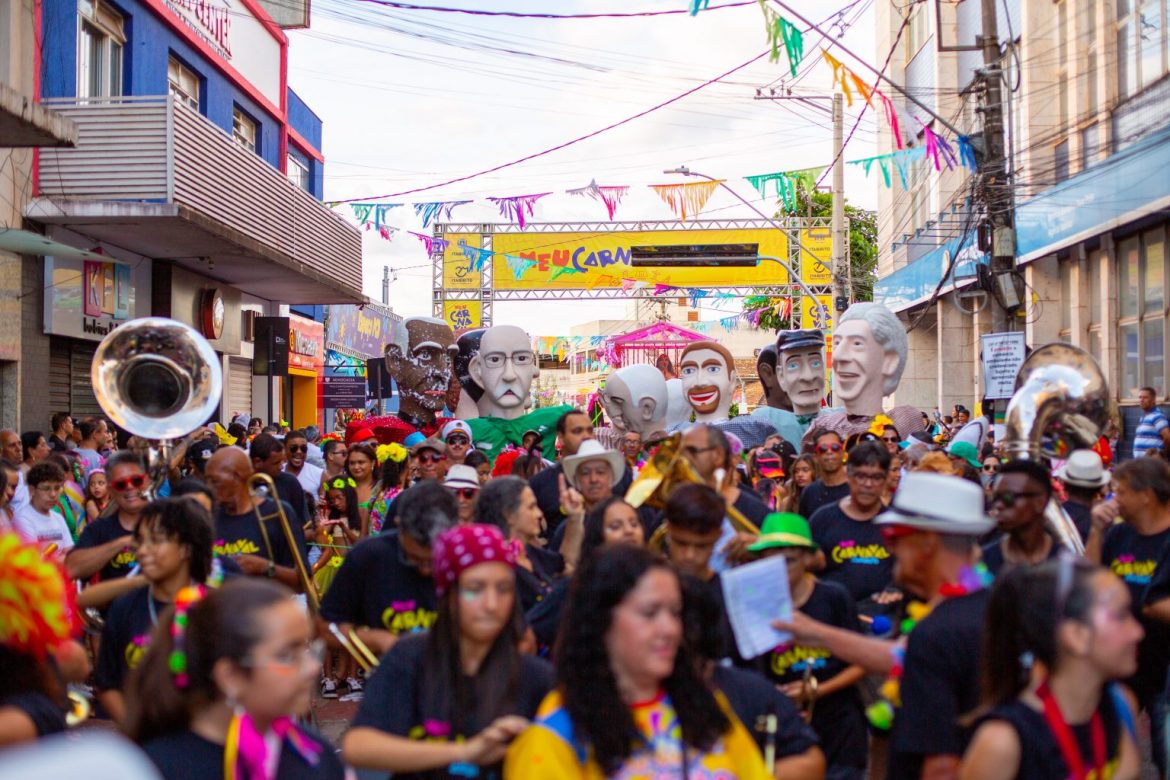 Carnaval 2025: dos distritos ao Centro Histórico, tradição do Carnaval é revivida em Itabirito e conquista foliões 