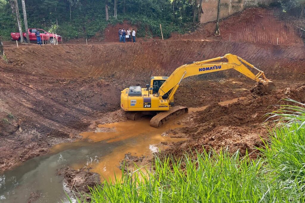 Prefeitura de Mariana inicia construção de bacia de amortecimento para melhorar drenagem urbana Prefeitura de Mariana inicia construção de bacia de amortecimento para melhorar drenagem urbana
