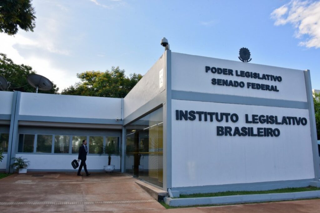 Senado Federal oferece 34 cursos gratuitos on-line com certificado reconhecido pelo MEC Senado Federal oferece 34 cursos gratuitos on-line com certificado reconhecido pelo MEC