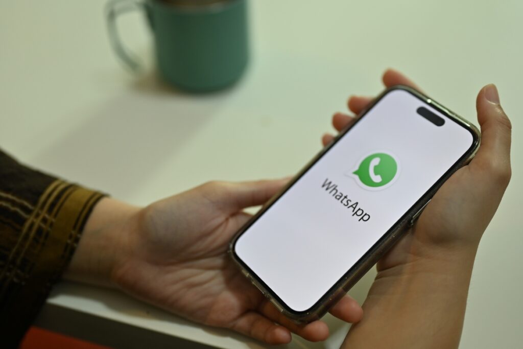 WhatsApp testa recursos para chamadas com câmera e microfone desligados; veja novidades