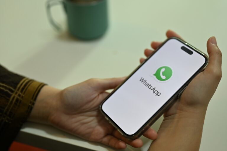 WhatsApp testa recursos para chamadas com câmera e microfone desligados; veja novidades