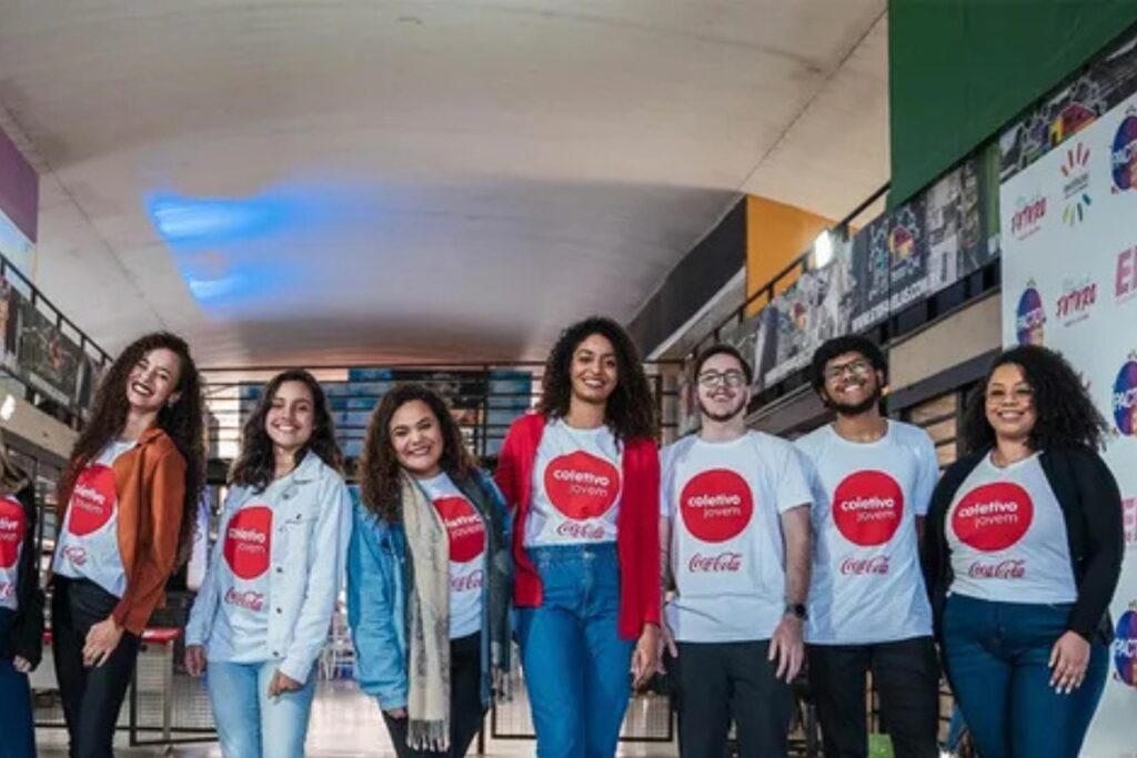 Instituto Coca-Cola Brasil oferece 15 mil vagas em curso gratuito para jovens em busca do primeiro emprego Instituto Coca-Cola Brasil oferece 15 mil vagas em curso gratuito para jovens em busca do primeiro emprego