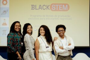 Programa Black STEM oferece bolsas de até R$ 35 mil para estudantes negros em universidades internacionais Programa Black STEM oferece bolsas de até R$ 35 mil para estudantes negros em universidades internacionais