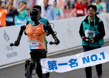 Homem x Máquina: China testa robôs humanoides em meia-maratona e destaca avanço em inteligência artificial