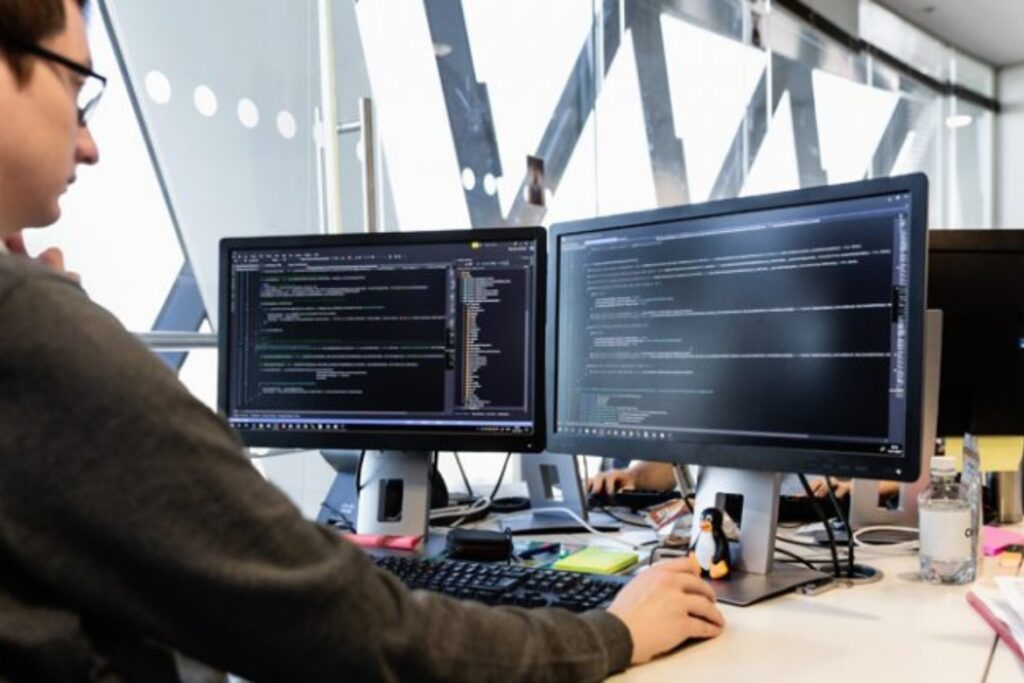Microsoft oferece cursos gratuitos em Inteligência Artificial e Engenharia de Dados com certificação reconhecida