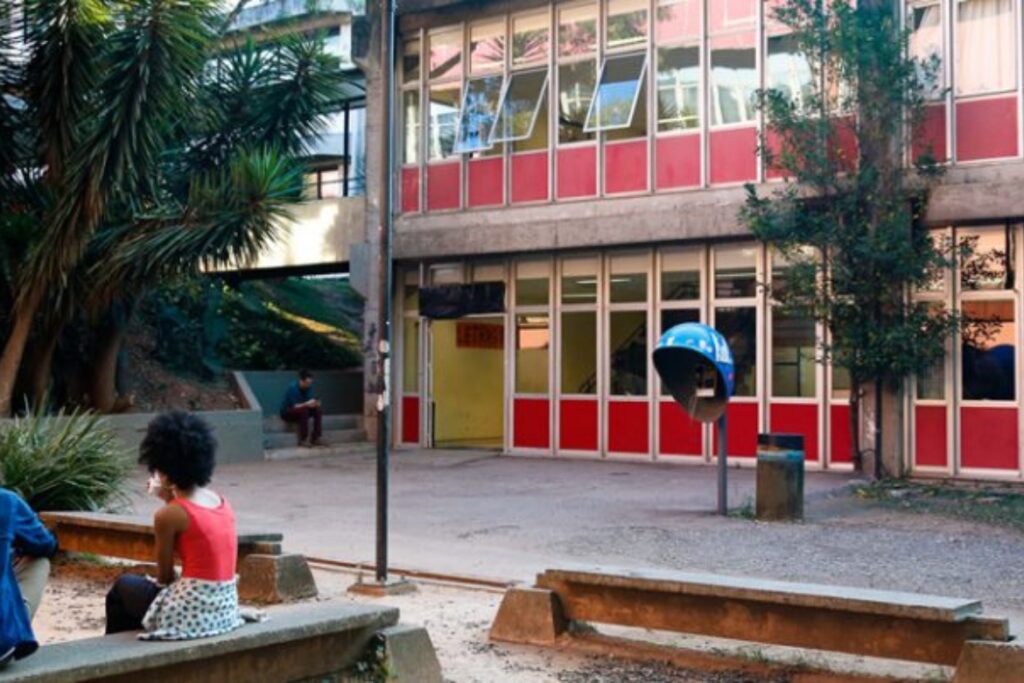 USP avalia encerrar licenciaturas em Linguística, Latim e Grego por baixa demanda USP avalia encerrar licenciaturas em Linguística, Latim e Grego por baixa demanda