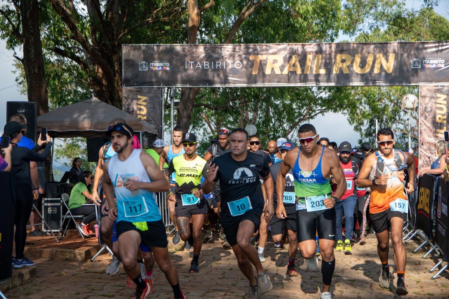 Trail Run reúne atletas de diversas regiões no Alto do Cristo em Itabirito Trail Run reúne atletas de diversas regiões no Alto do Cristo em Itabirito