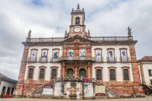 Personalidades da Cultura Negra em destaque nas janelas do Museu da Inconfidência