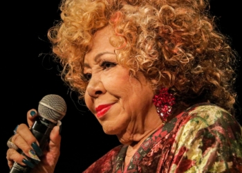 Alcione celebra 50 anos de carreira com show em Mariana