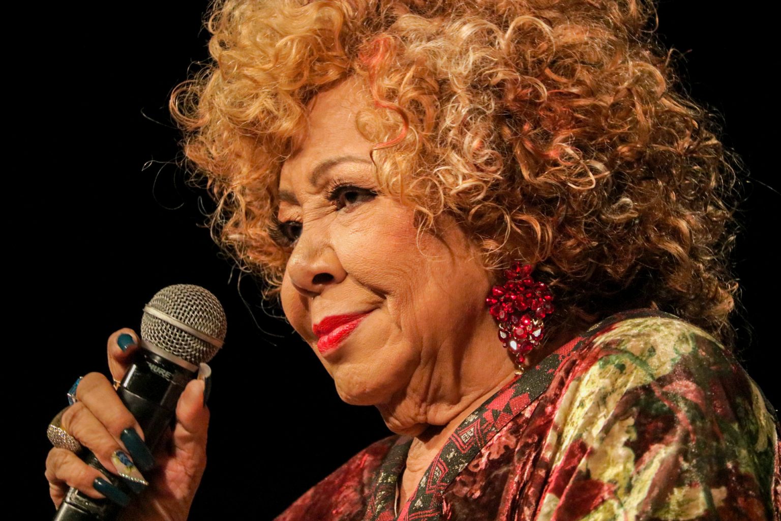 Alcione celebra 50 anos de carreira com show em Mariana