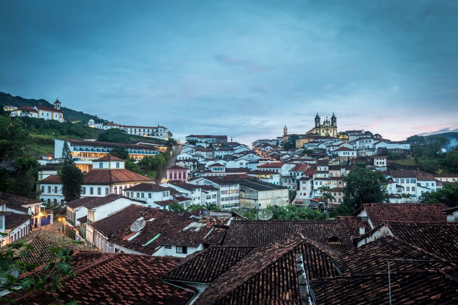 Entre neblinas e ladeiras, Ouro Preto ainda encanta quem sabe olhar com afeto Entre neblinas e ladeiras, Ouro Preto ainda encanta quem sabe olhar com afeto