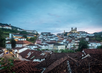 Entre neblinas e ladeiras, Ouro Preto ainda encanta quem sabe olhar com afeto