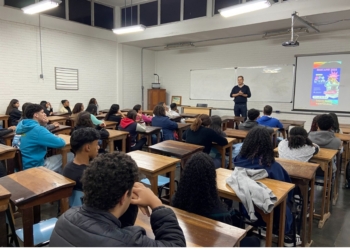 Jovens ouro-pretanos iniciam curso gratuito do Pré-ENEM; projeto tem parceria da prefeitura com a UFOP