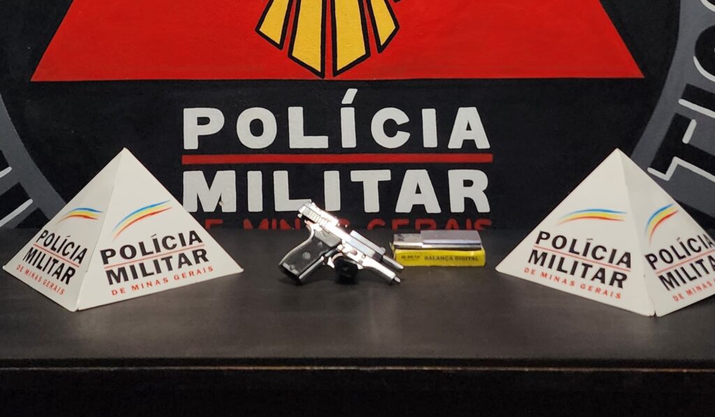 Pistola é apreendida em ação da PM no Morro São João, em Ouro Preto Pistola é apreendida em ação da PM no Morro São João, em Ouro Preto