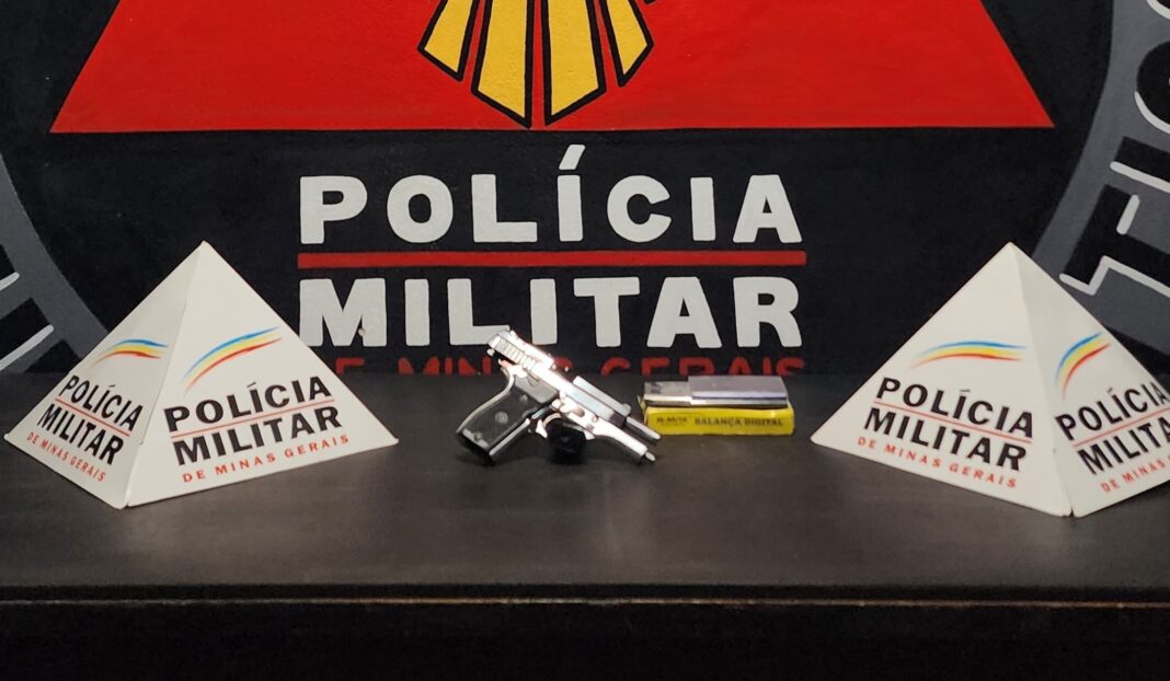 Pistola é apreendida em ação da PM no Morro São João, em Ouro Preto Pistola é apreendida em ação da PM no Morro São João, em Ouro Preto