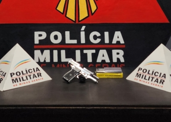 Pistola é apreendida em ação da PM no Morro São João, em Ouro Preto