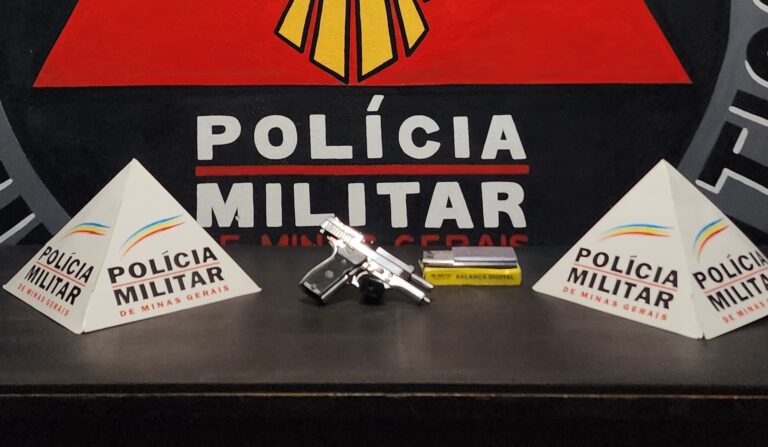 Pistola é apreendida em ação da PM no Morro São João, em Ouro Preto