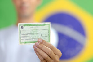Mais de mil pessoas em Itabirito podem ter o título de eleitor cancelado em maio Mais de mil eleitores de Itabirito podem ter o título de eleitor cancelado em maio