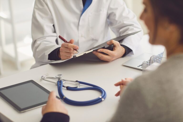 Mais Médicos 2025: novo edital abre vagas para médicos em regiões prioritárias do Brasil