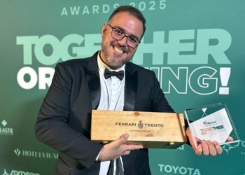 Médico mineiro que fantasia crianças antes de cirurgias é premiado na Itália