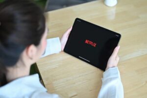 Netflix lança nova experiência de TV com inteligência artificial e design simplificado Netflix lança nova experiência de TV com inteligência artificial e design simplificado