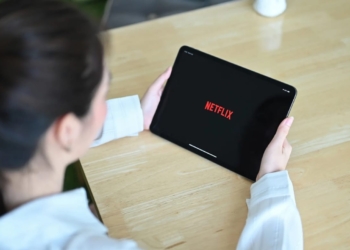 Netflix lança nova experiência de TV com inteligência artificial e design simplificado