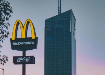 McDonald's tem mais de 150 vagas de emprego em Minas Gerais; veja como se candidatar