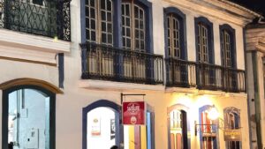 Restaurante de Ouro Preto divulga nota após denúncia da REFOP sobre caso de racismo e homofobia Restaurante de Ouro Preto divulga nota após denúncia da REFOP sobre caso de racismo e homofobia