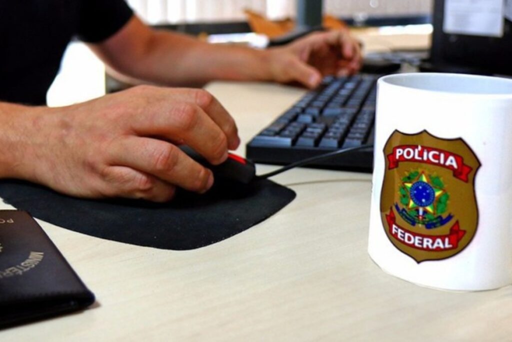 Polícia Federal publica edital que oferece mil vagas para concurso com salários de até R$ 26,8 mil Polícia Federal publica edital que oferece 1.000 vagas para concurso com salários de até R$ 26,8 mil
