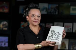 Quem é Ana Maria Gonçalves, escritora mineira que pode se tornar imortal da Academia Brasileira de Letras