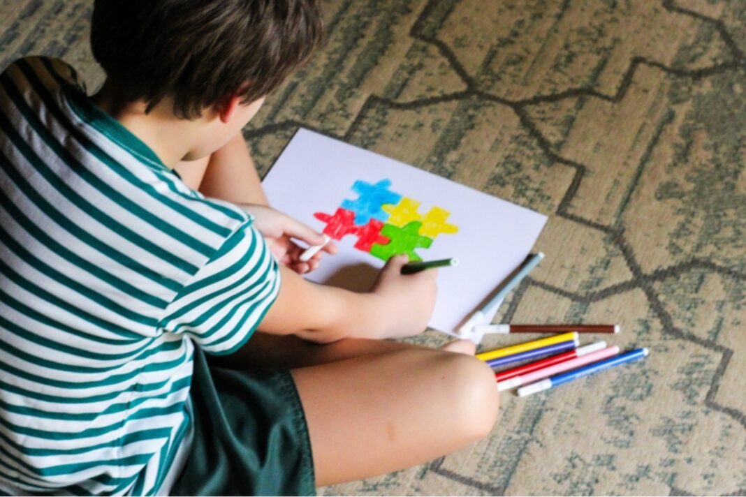 Brasil lidera circulação de desinformação sobre autismo, aponta estudo Brasil lidera circulação de desinformação sobre autismo, aponta estudo