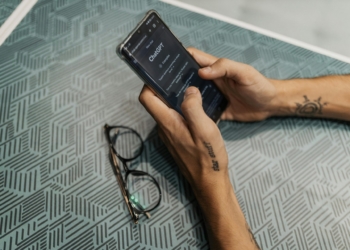 Lei sobre inteligência artificial em debate na Câmara prevê remuneração por direitos autorais