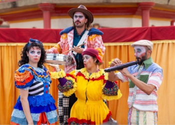 Teatro itinerante: grupo de teatro leva espetáculo a três escolas públicas de Mariana