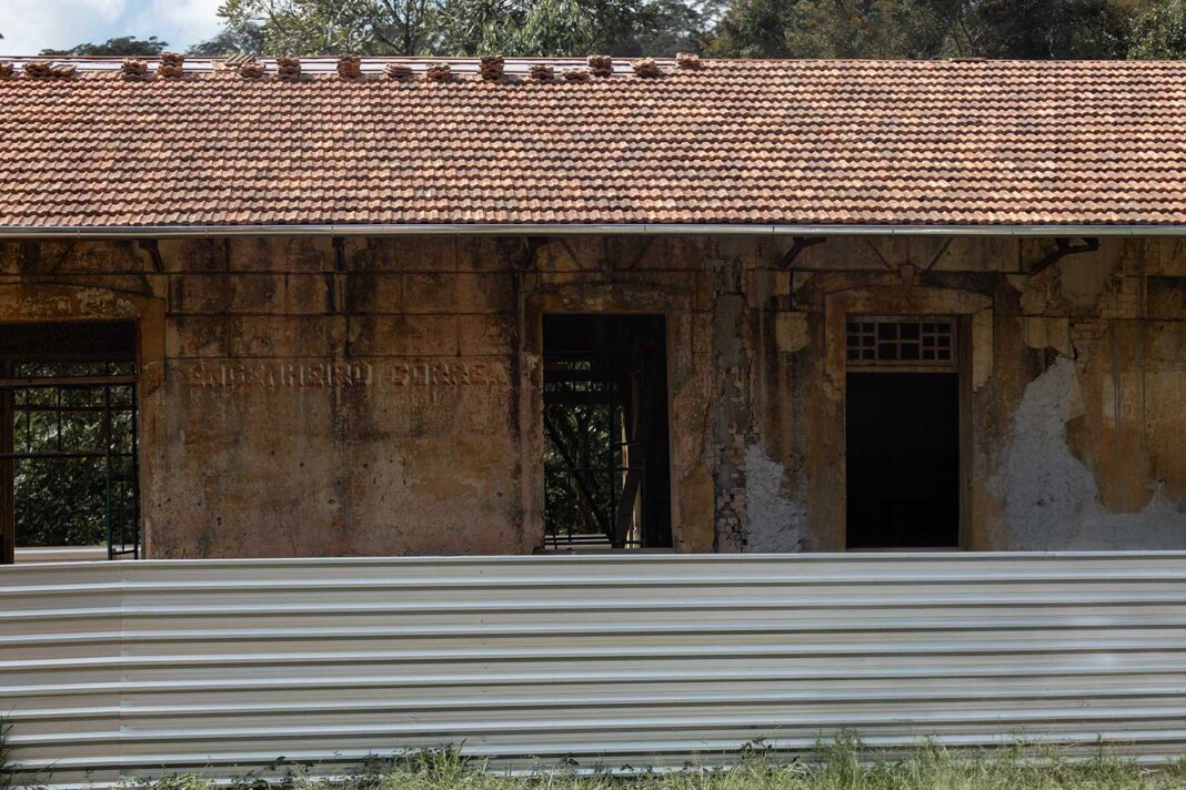 Patrimônio em reconstrução: Estação de Engenheiro Corrêa ganha reforço estrutural e telhado Patrimônio em reconstrução: Estação de Engenheiro Corrêa ganha reforço estrutural e telhado