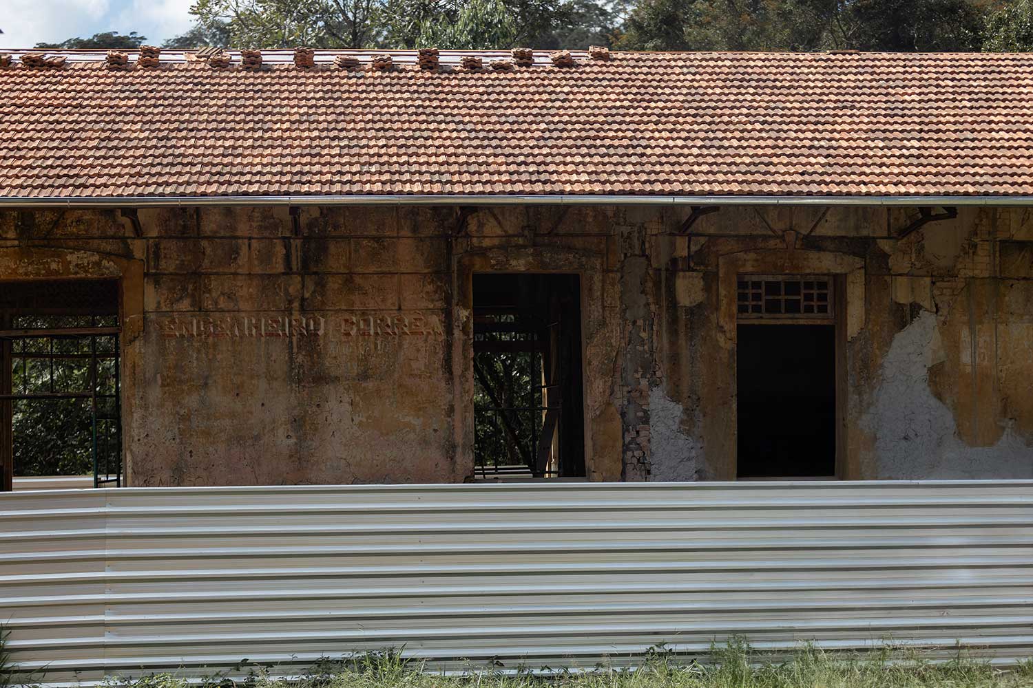 Patrimônio em reconstrução: Estação de Engenheiro Corrêa ganha reforço estrutural e telhado