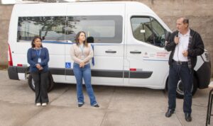 Prefeitura de Itabirito entrega van adaptada para transporte de pacientes em reabilitação Prefeitura de Itabirito entrega van adaptada para transporte de pacientes em reabilitação